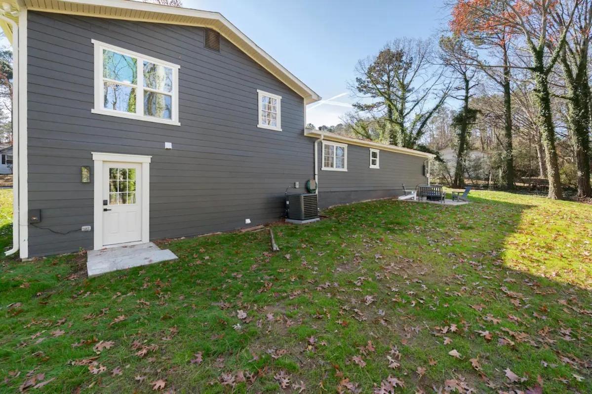 Outdoor Projector, Arcade, Fire Pit, 2 Car Garage, 2 Living Rooms Snellville Exterior photo